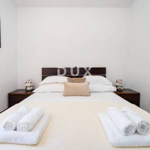 ZADAR, VELI IŽ - Komad raja s privatnim pristupom plaži!