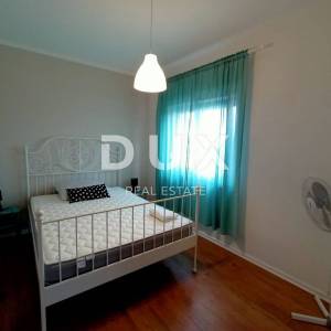 ZADAR, VIŠNJIK - Moderno uređena katnica s 2 stana