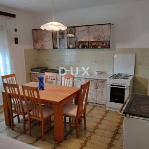 ZADAR, VISOČANE - Kuća s prostranom okućnicom