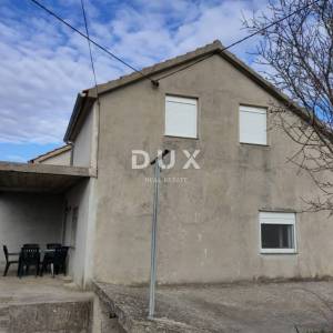 ZADAR, VISOČANE - Kuća s prostranom okućnicom