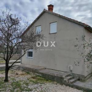 ZADAR, VISOČANE - Kuća s prostranom okućnicom