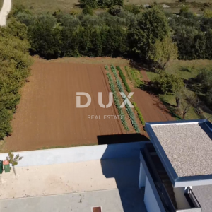 ZADAR, VRSI – Atraktivno zemljište u mirnom naselju! A3