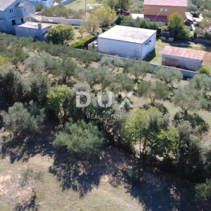 ZADAR, VRSI – Atraktivno zemljište u mirnom naselju! A2