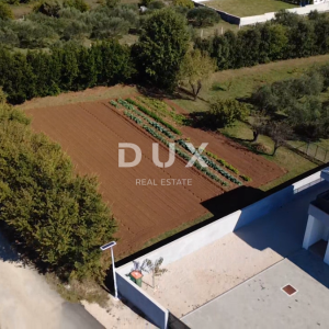 ZADAR, VRSI – Atraktivno zemljište u mirnom naselju! A2