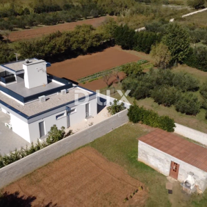 ZADAR, VRSI – Atraktivno zemljište u mirnom naselju!