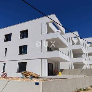 ZADAR, ZATON - Stan s vrtom 95 metara od mora! SB1