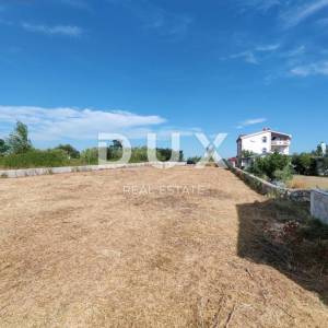 ZADAR, ZUKVE - Zemljište za 3 zgrade, 12 stanova s ishođenom građevinskom dozvolom – 300 m od mora!