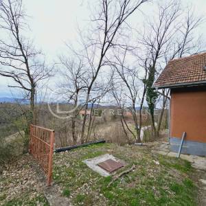 Zagorje/Kraljeveci/RENOVIRANA trosobna kuća sa panoramskim pogledom/1552m2 zemljišta