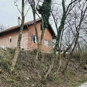 Zagorje/Kraljeveci/RENOVIRANA trosobna kuća sa panoramskim pogledom/1552m2 zemljišta