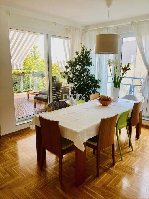 ZAGREB, MIKULIĆI - Prostrani četverosobni stan s garažom i dva parkirna mjesta na prvom katu