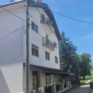 ZAGREB, OKRETIŠTE DUBRAVA, KUĆA SA 3 STANA I POSL. PROSTORIMA (prodaja