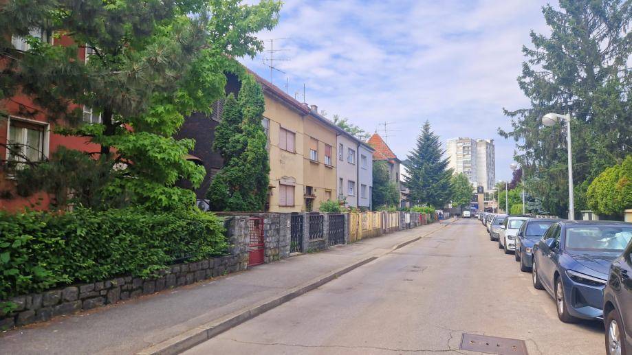 ZAGREB, SVETICE - BORONGAJ OKRETIŠTE, KUĆA 225 m2 SA VRTOM (prodaja)