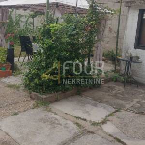 Zagreb, Tešnjevka, kuća s 2 stana, garažom i okućnicom