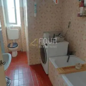 Zagreb, Tešnjevka, kuća s 2 stana, garažom i okućnicom