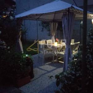 Zagreb, Tešnjevka, kuća s 2 stana, garažom i okućnicom