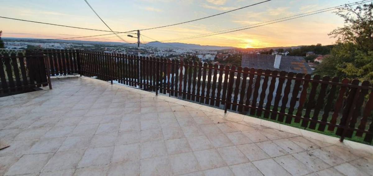 Zagreb - Vrapče ( Jačkovina ) garsonijera 20m2, terasa 25m2, pogled