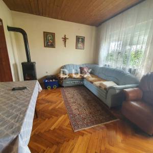 ZAGREB,SESVETE-Kuća s velikom okućnicom – idealna za obitelj ili investiciju u više stambenih jedinica