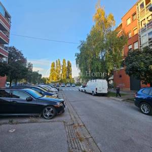 Zagreb/Stenjevec/TROSOBAN stan okružen zelenilom/TOP LOKACIJA!