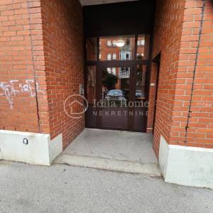 Zagreb/Stenjevec/TROSOBAN stan okružen zelenilom/TOP LOKACIJA!