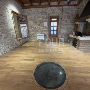 Zakup, Pula, Centar, poslovni prostor, 36.30m2