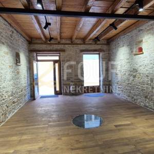Zakup, Pula, Centar, poslovni prostor, 36.30m2
