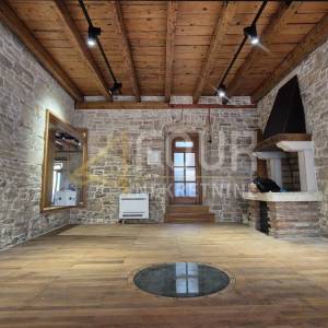 Zakup, Pula, Centar, poslovni prostor, 36.30m2