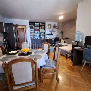 3 sobe, parking, dugoročan najam Split Brodarica