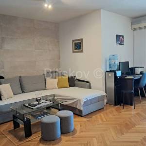 3 sobe, parking, dugoročan najam Split Brodarica