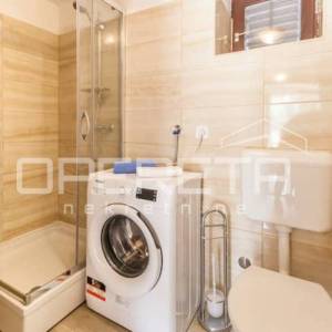 Adaptirana šarmantna kuća u nizu 100m2 Marčana 