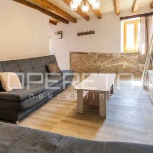 Adaptirana šarmantna kuća u nizu 100m2 Marčana 