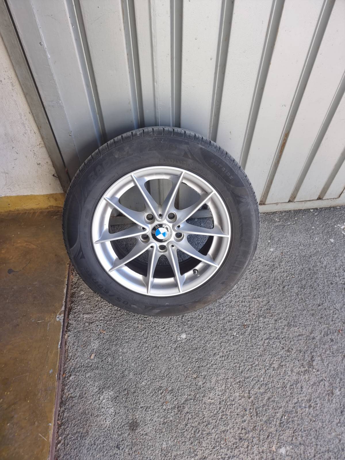 Alu felge sa gumama za BMW