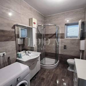 Apartman blizu mora sa 2 balkona i otvorenim pogledom