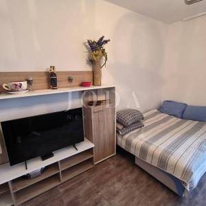 Apartman blizu mora sa 2 balkona i otvorenim pogledom