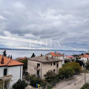 Apartman blizu mora sa 2 balkona i otvorenim pogledom