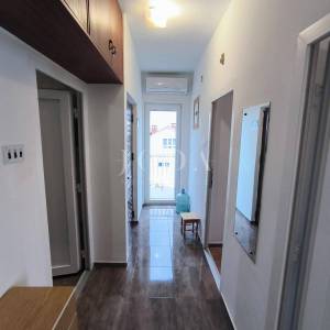 Apartman blizu mora sa 2 balkona i otvorenim pogledom