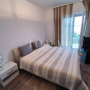 Apartman blizu mora sa 2 balkona i otvorenim pogledom