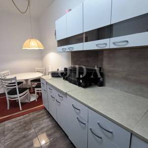 Apartman blizu mora sa 2 balkona i otvorenim pogledom