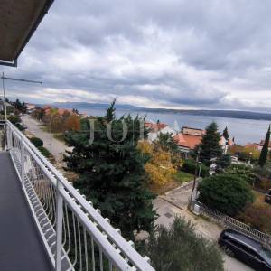 Apartman blizu mora sa 2 balkona i otvorenim pogledom