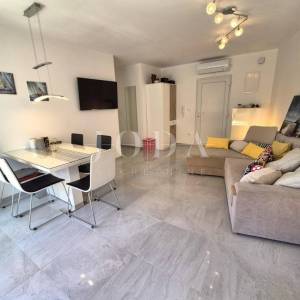Apartman u prizemlju s pogledom na more - Njivice