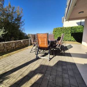 Apartman u prizemlju s pogledom na more - Njivice