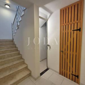 Apartman u prizemlju s pogledom na more - Njivice