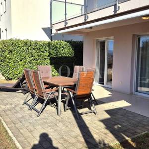 Apartman u prizemlju s pogledom na more - Njivice