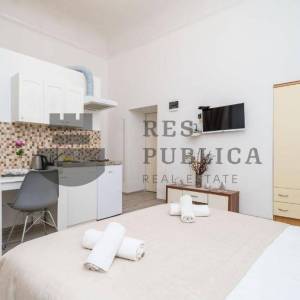 APARTMANI S POSLOVNIM PROSTOROM U STAROM GRADU - CIJENA NA UPIT