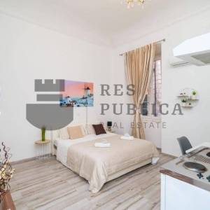 APARTMANI S POSLOVNIM PROSTOROM U STAROM GRADU - CIJENA NA UPIT