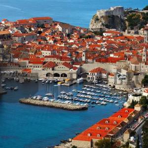 APARTMANI S POSLOVNIM PROSTOROM U STAROM GRADU - CIJENA NA UPIT