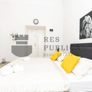 APARTMANI S POSLOVNIM PROSTOROM U STAROM GRADU - CIJENA NA UPIT