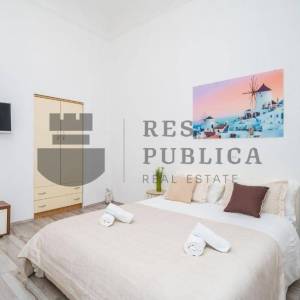 APARTMANI S POSLOVNIM PROSTOROM U STAROM GRADU - CIJENA NA UPIT