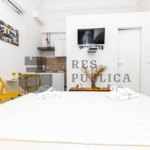 APARTMANI S POSLOVNIM PROSTOROM U STAROM GRADU - CIJENA NA UPIT