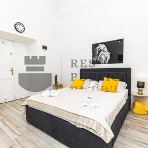 APARTMANI S POSLOVNIM PROSTOROM U STAROM GRADU - CIJENA NA UPIT