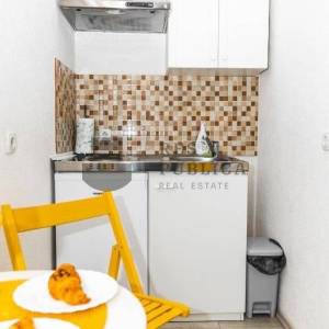 APARTMANI S POSLOVNIM PROSTOROM U STAROM GRADU - CIJENA NA UPIT